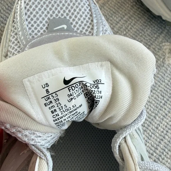 Nike Light Gray V2K Run Sneaker Brand New Never Worn - Picture 9 of 10